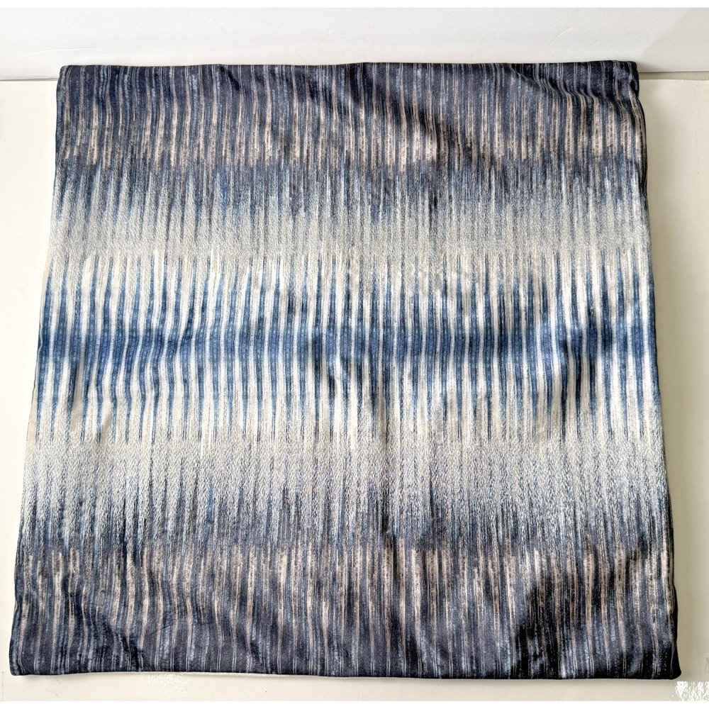EUC (2) Callisto Home Velveteen Pillow Shams Silver Thread 21.5 X 21.5 Square